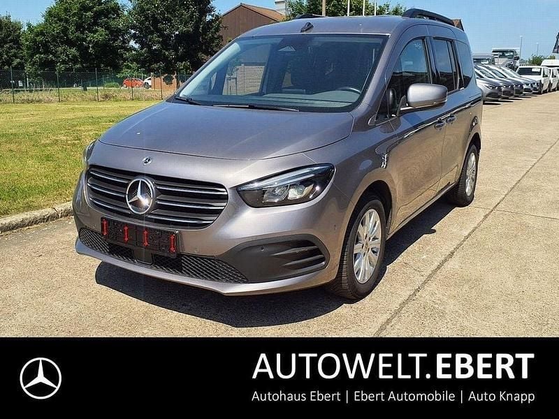 Grau Gebraucht 2024 Mercedes T180 Van / Kleinbus | 29.880 € (Fairer Preis) - Bild 1/4
