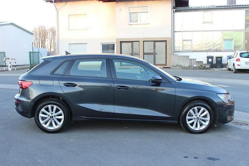 Gebraucht Audi A3 116 PS (85 kW) 2021 Grau Limousine