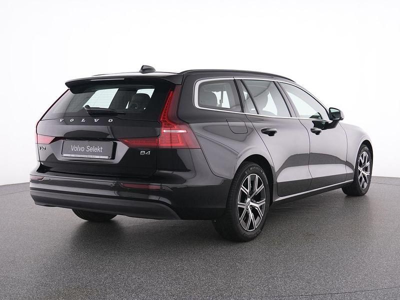 Gebraucht Volvo V60 Core 197 PS (144 kW) 2023 Black solid stone / solid Kombi