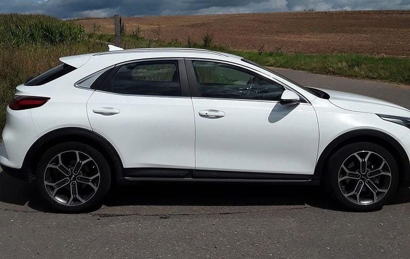 Weiß Gebraucht 2022 Kia XCeed Spirit SUV | 20.200 € (Guter Preis) - Bild 1/4