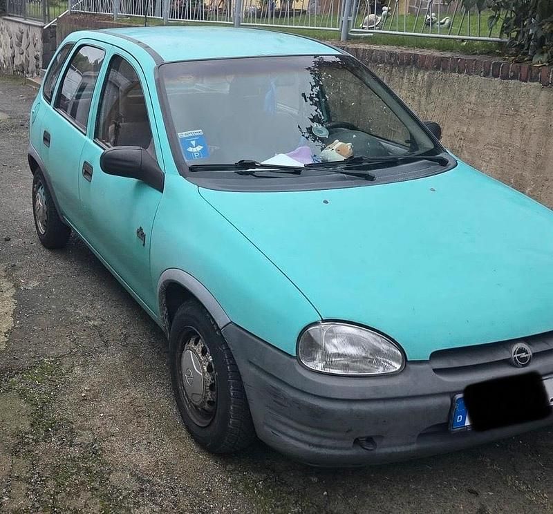 Grün Gebraucht 1995 Opel Corsa Kleinwagen | 899 € - Bild 1/4