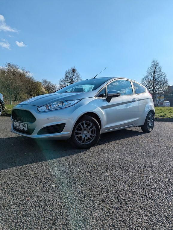 Gebraucht Ford Fiesta Titanium 80 PS (58 kW) 2016 Silber Kleinwagen