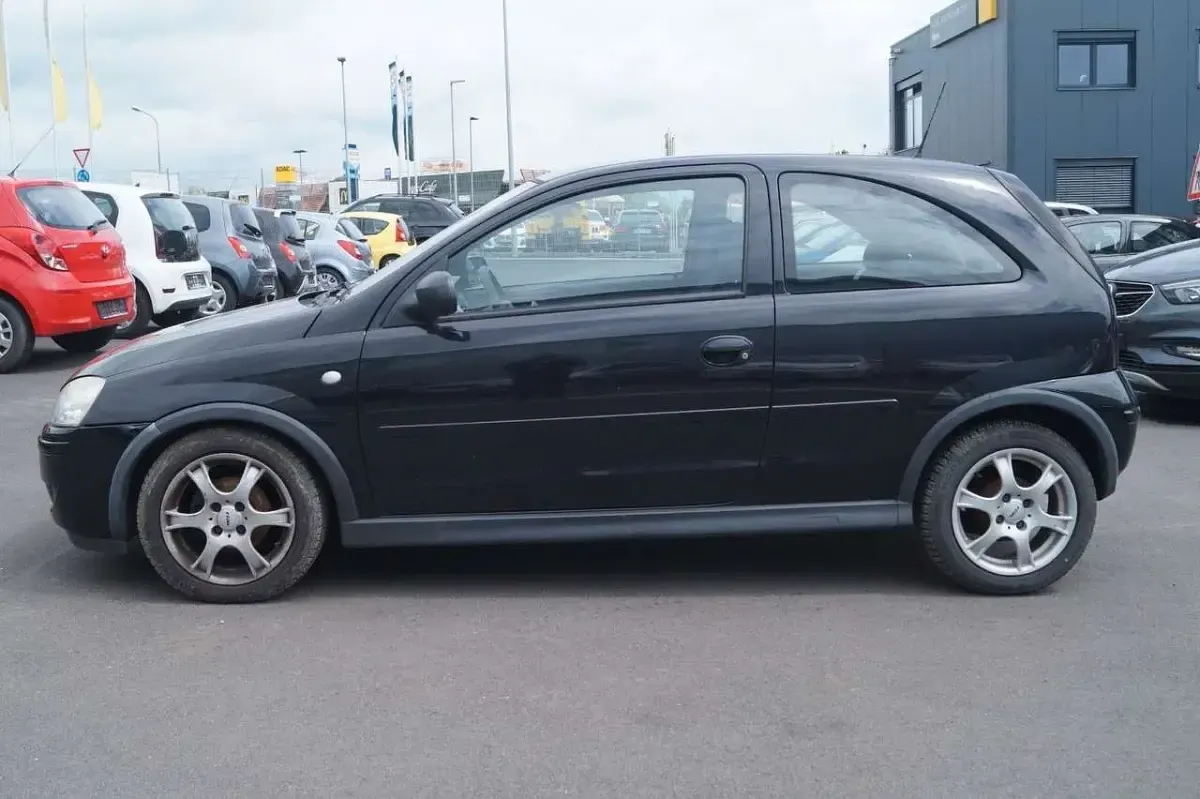 Usado Opel Corsa Edition 80 HP (58 kW) 2006 Preto Citadino