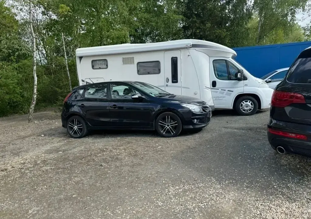 Używany Hyundai i30 90 KM (66 kW) 2011 Czarny Sedan/Limuzyna