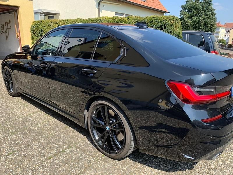 Schwarz Gebraucht 2020 BMW 330 M Sport Limousine | 36.750 € (Fairer Preis) - Bild 1/4