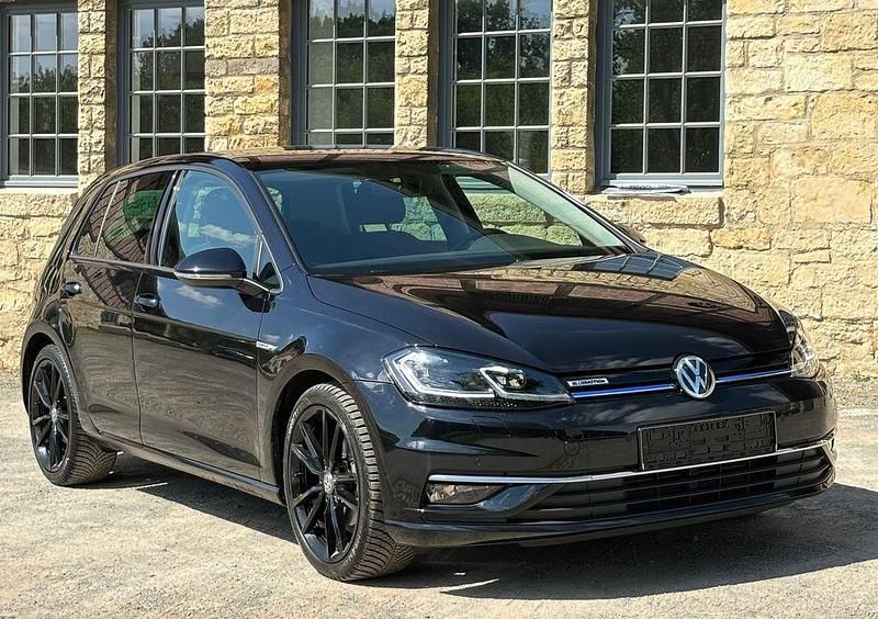 Schwarz Gebraucht 2020 VW Golf VIII Highline Limousine | 18.780 € (Fairer Preis) - Bild 1/4