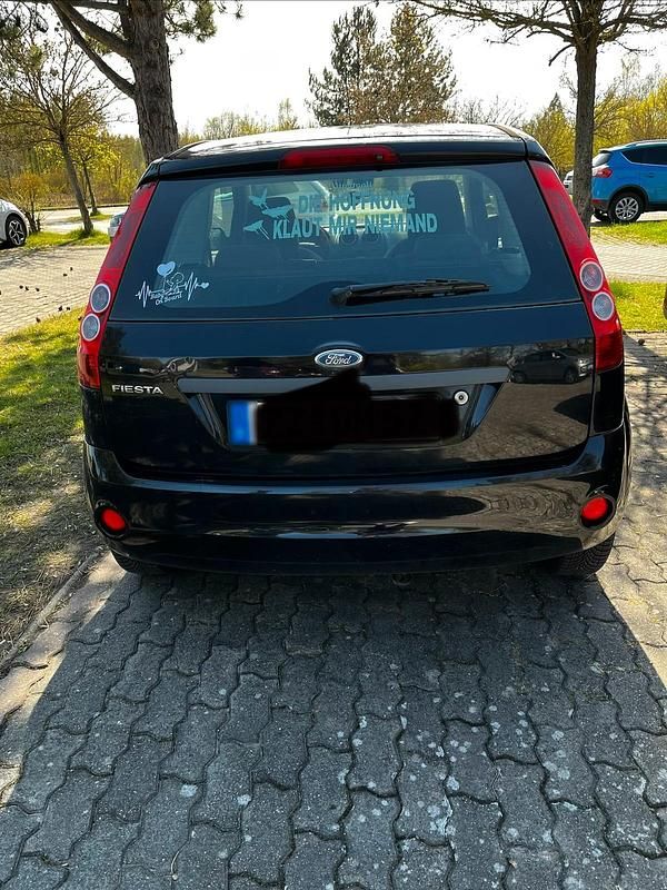 Gebraucht Ford Fiesta 90 PS (66 kW) 2008 Schwarz Kleinwagen