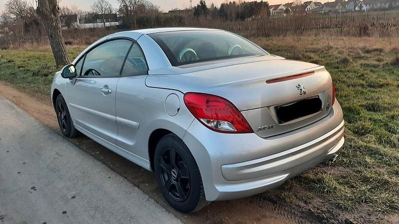 Gebraucht Peugeot 207 CC 111 PS (81 kW) 2011 Silber Cabrio