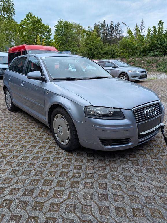 Silber Gebraucht 2008 Audi A3 Sportback Attraction Limousine | 1.990 € (Guter Preis) - Bild 1/4