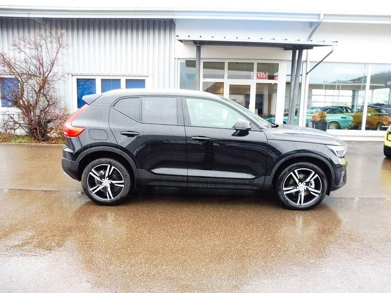 Gebraucht Volvo XC40 Core 163 PS (119 kW) 2025 Schwarz SUV
