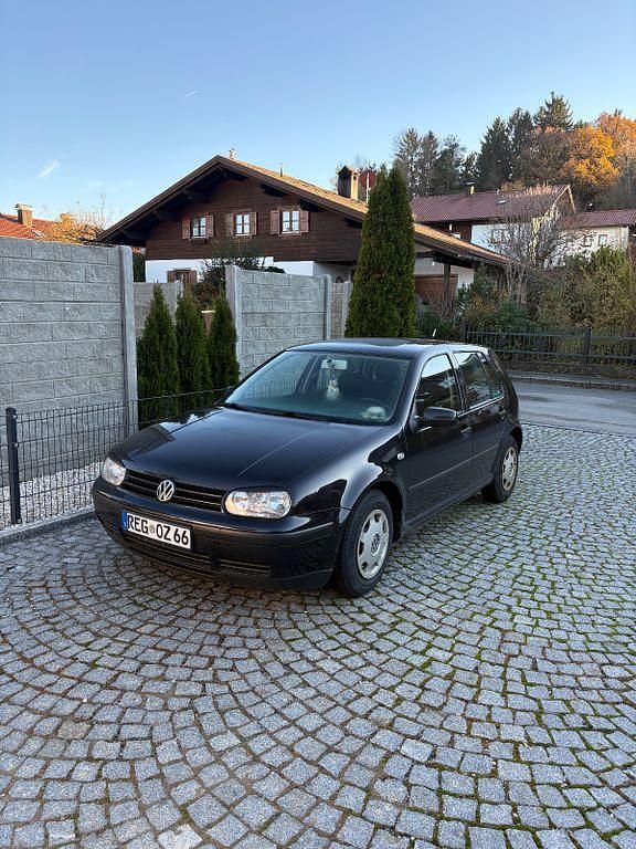 Schwarz Gebraucht 2001 VW Golf IV Basis Limousine | 1.999 € (Etwas zu teuer) - Bild 1/4