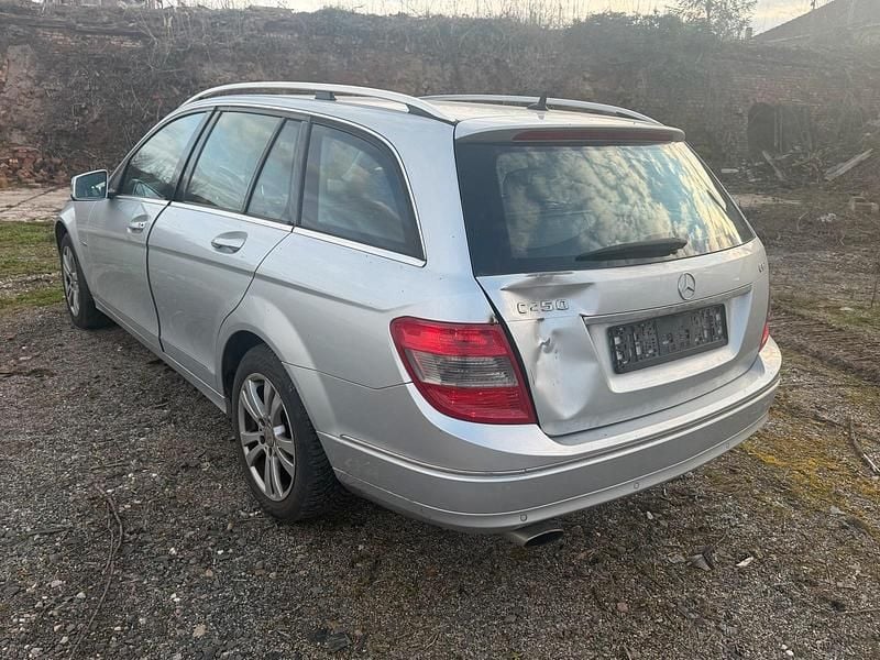 Gebraucht Mercedes C250 204 PS (150 kW) 2009 Silber Kombi
