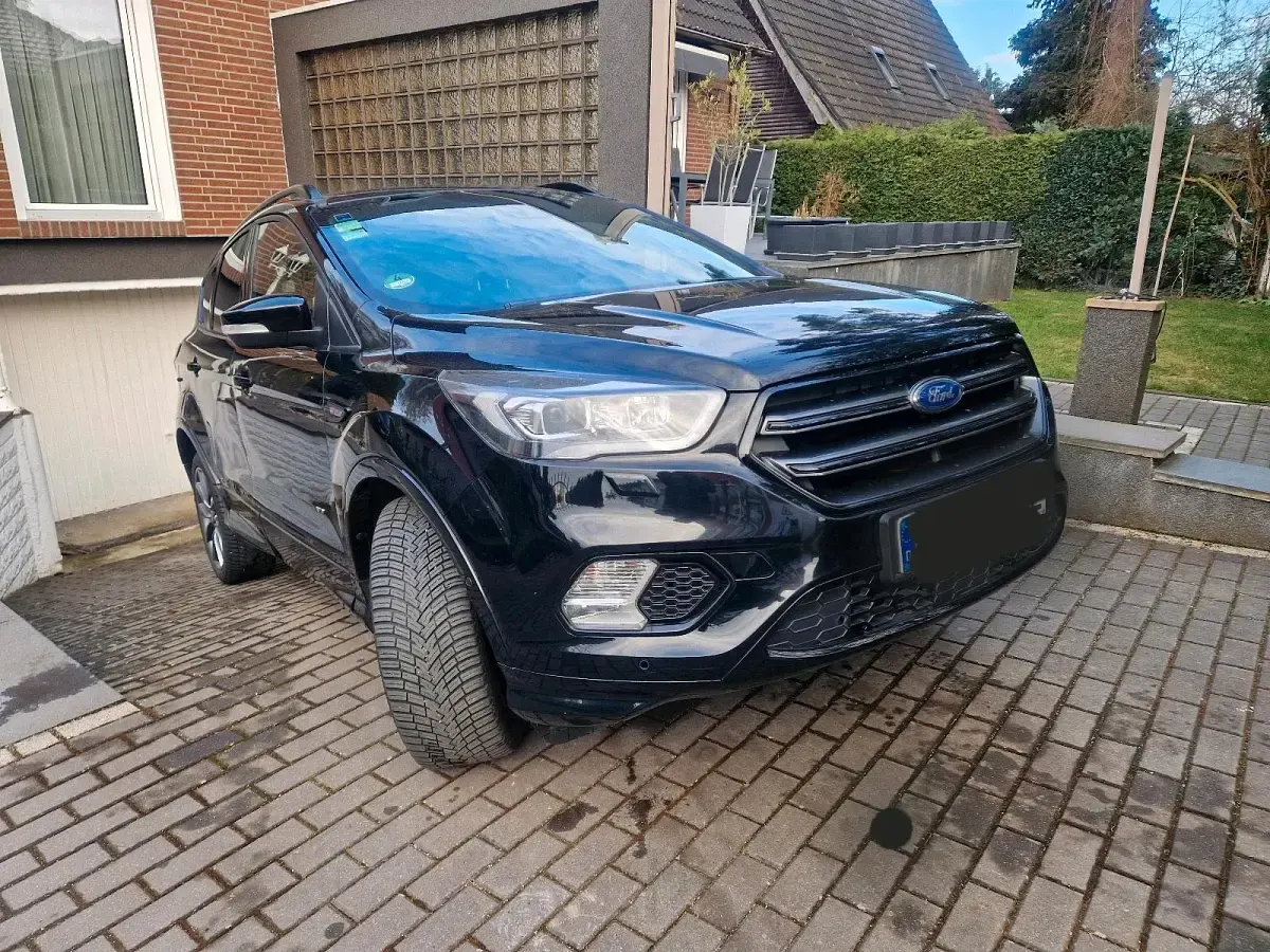 Usado Ford Kuga ST-Line 175 HP (128 kW) 2019 Preto SUV