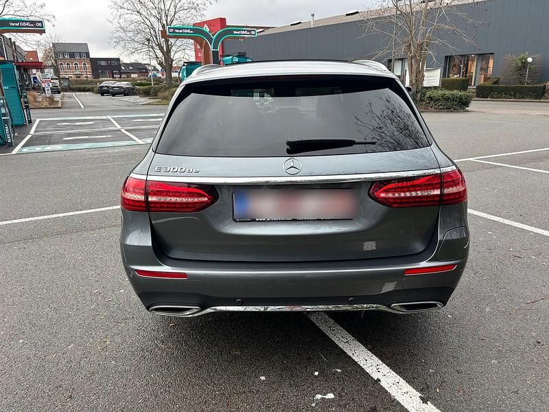 Gebraucht Mercedes E300 AMG 306 PS (225 kW) 2021 Grau Kombi
