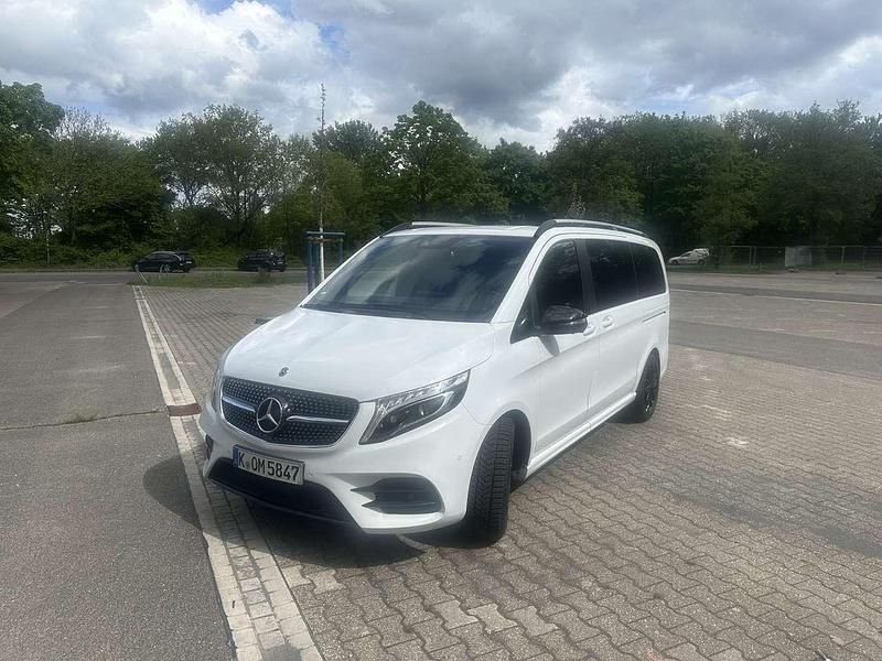 Weiß Gebraucht 2019 Mercedes V200 Edition Van / Kleinbus | 45.000 € - Bild 1/4