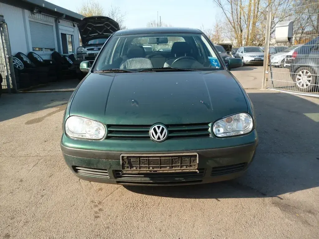 Second-hand VW Golf III 75 CP (55 kW) 1998 Verde Berlinǎ