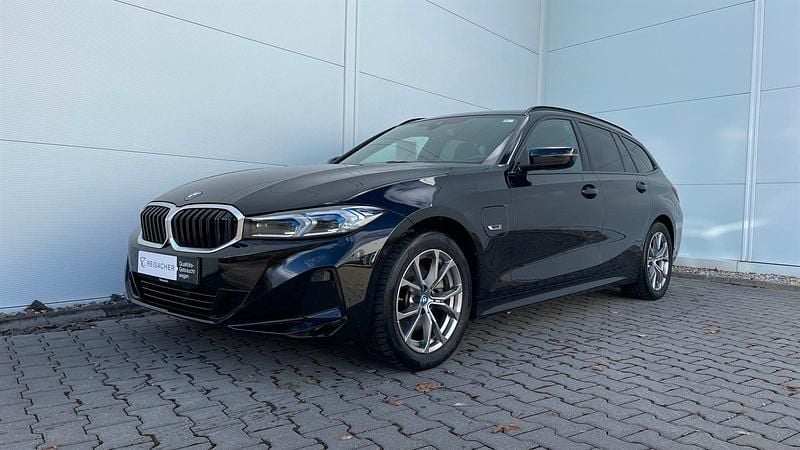 Gebraucht BMW 330e Efficient Dynamics 292 PS (214 kW) 2022 Schwarz uni Kombi