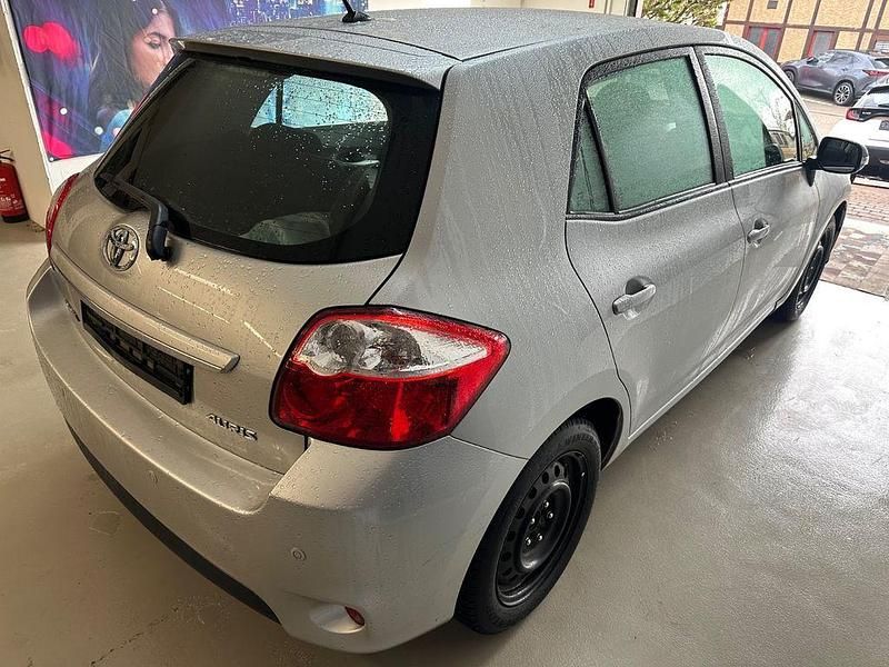 Gebraucht Toyota Auris Edition 132 PS (97 kW) 2011 Blau Kleinwagen