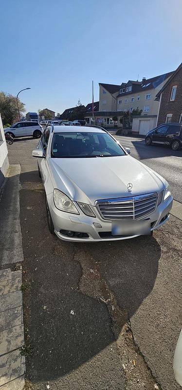 Gebraucht Mercedes E200 136 PS (100 kW) 2011 Grau Kombi