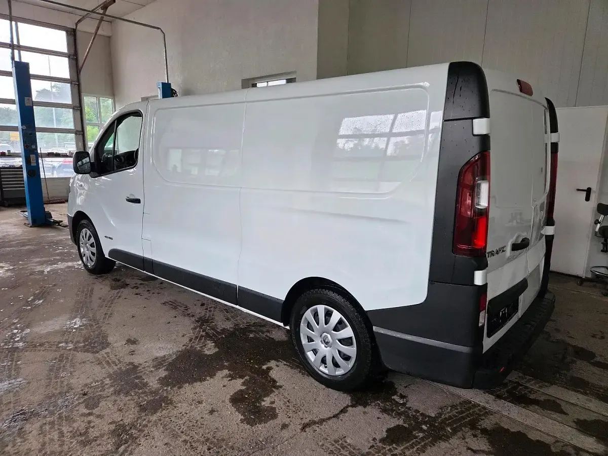 Gebraucht Renault Trafic 121 PS (88 kW) 2016 Weiß Van / Kleinbus