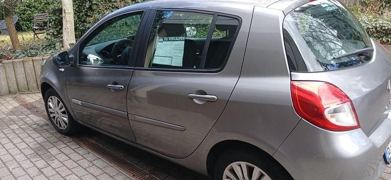 Gebraucht Renault Clio IV Collection 75 PS (55 kW) 2013 Grau Kleinwagen