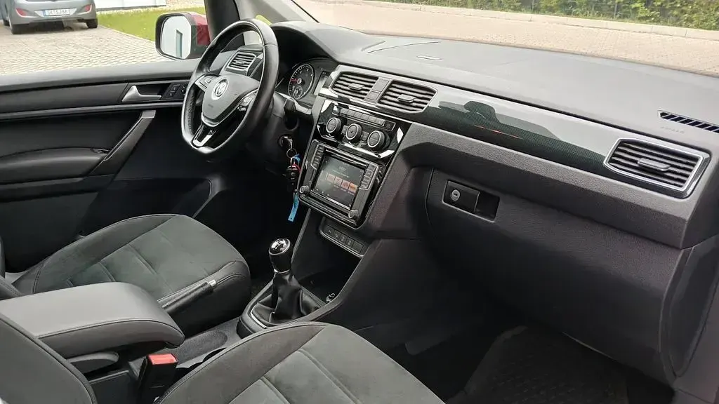 Gebraucht VW Caddy Highline 150 PS (110 kW) 2019 Fortanarot metallic Van / Kleinbus