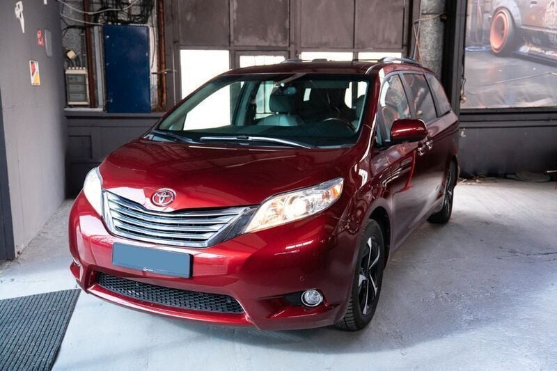 Rot Gebraucht 2011 Toyota Sienna Limited Van / Kleinbus | 21.999 € - Bild 1/4