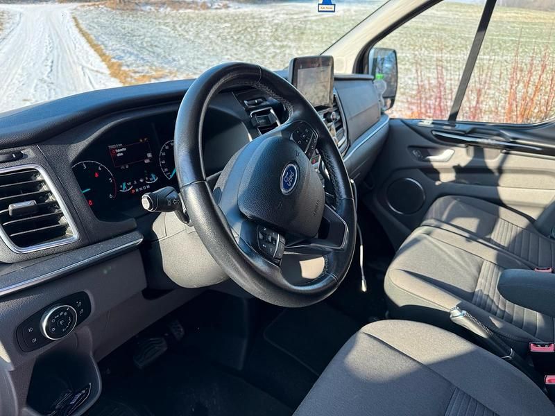 Gebraucht Ford Tourneo 170 PS (125 kW) 2019 Silber Van / Kleinbus