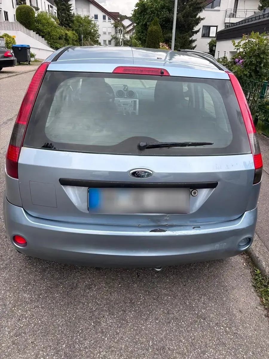 Używany Ford Fiesta 100 KM (73 kW) 2005 Niebieski Hatchback