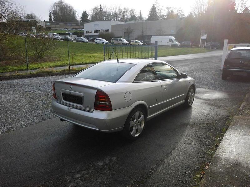 Gebraucht Opel Astra 147 PS (108 kW) 2001 Silber Coupé