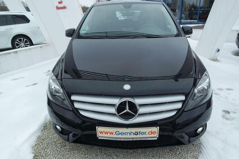 Gebraucht Mercedes B180 122 PS (89 kW) 2014 Schwarz Van / Kleinbus