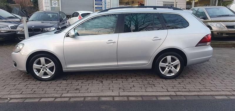 Gebraucht VW Golf VI 105 PS (77 kW) 2011 Reflexsilber metallic Kleinwagen