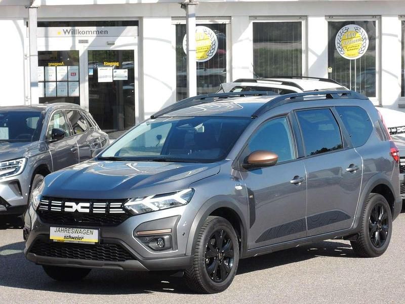 Dolomit grau (metallic) Gebraucht 2024 Dacia Jogger Extreme Kombi | 20.970 € (Fairer Preis) - Bild 1/4