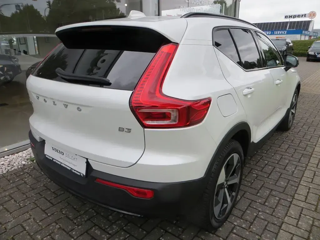 Gebraucht Volvo XC40 Plus 163 PS (119 kW) 2023 Weiß SUV