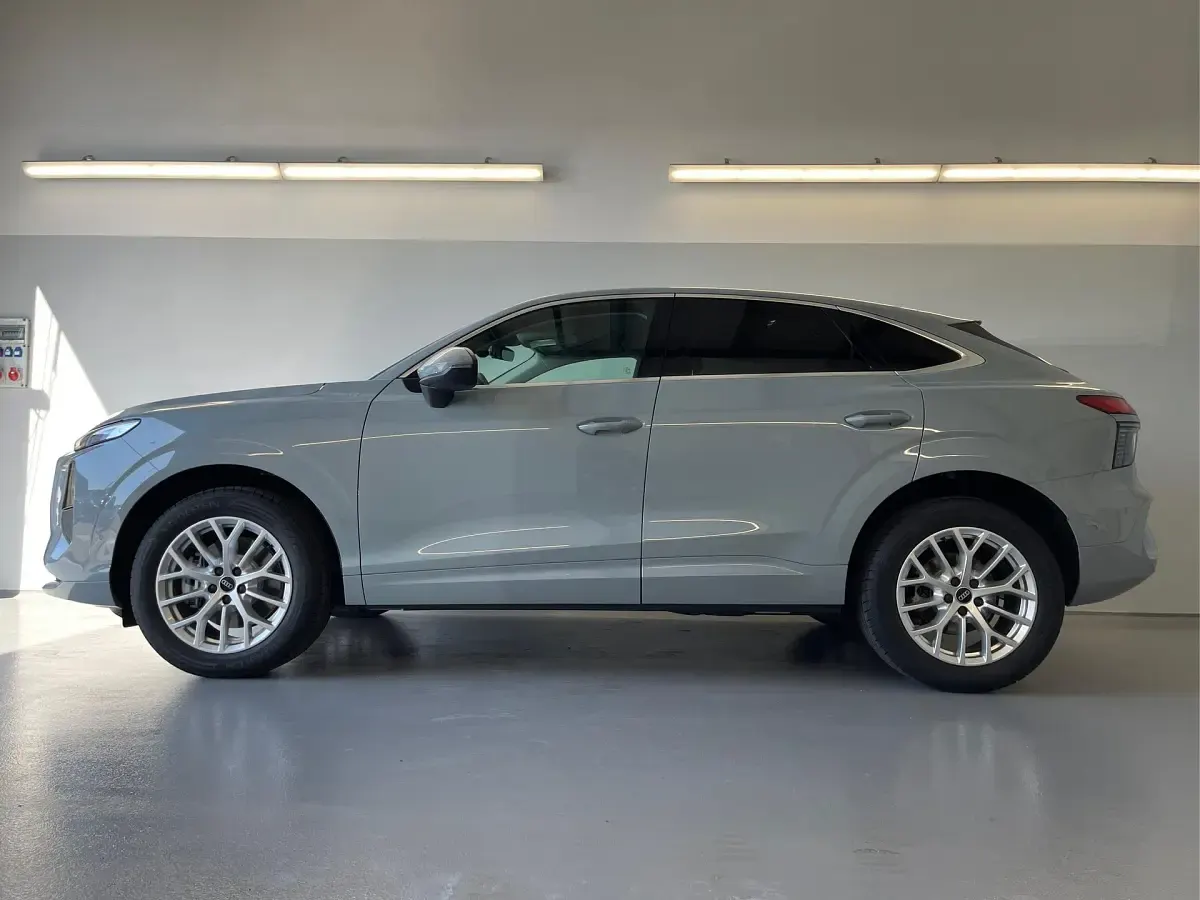 Gebraucht Audi Q3 Sportback 204 PS (150 kW) 2026 [1x1x] pfeilgrau perleffekt SUV