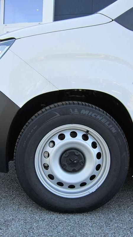 Gebraucht Peugeot E-Partner 100 kW (136 PS) 2023 Weiß Van / Kleinbus