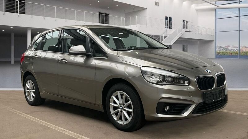 Grau Gebraucht 2015 BMW 220 Basis Kombi | 8.700 € (Guter Preis) - Bild 1/4