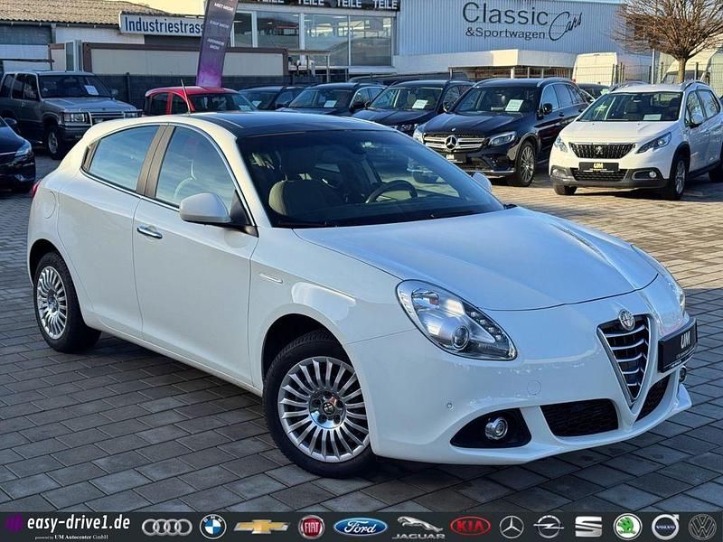 Bianco ghiaccio/pastello Gebraucht 2014 Alfa Romeo Giulietta Turismo Limousine | 9.790 € (Etwas zu teuer) - Bild 1/4