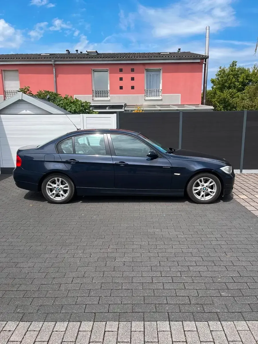 Gebraucht BMW 320 163 PS (119 kW) 2007 Schwarz Limousine