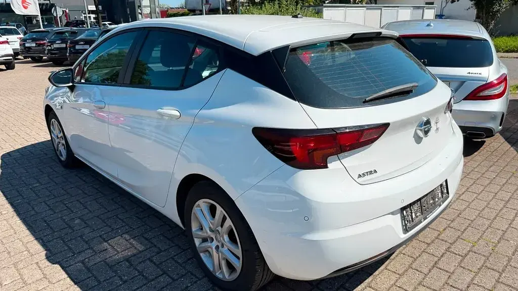 Gebraucht Opel Astra Edition 110 PS (80 kW) 2021 Schneeweiss/summitwhite/arctic Limousine
