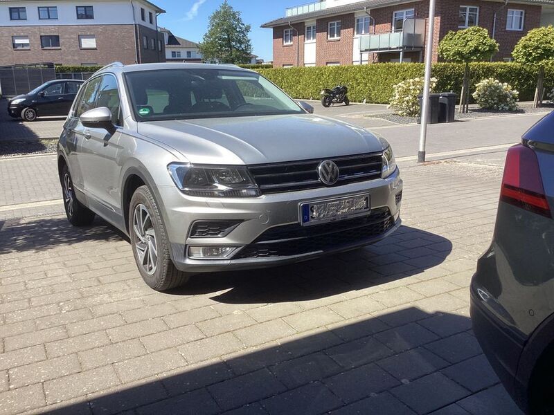 Beige Gebraucht 2017 VW Tiguan Sound SUV | 18.900 € (Fairer Preis) - Bild 1/4