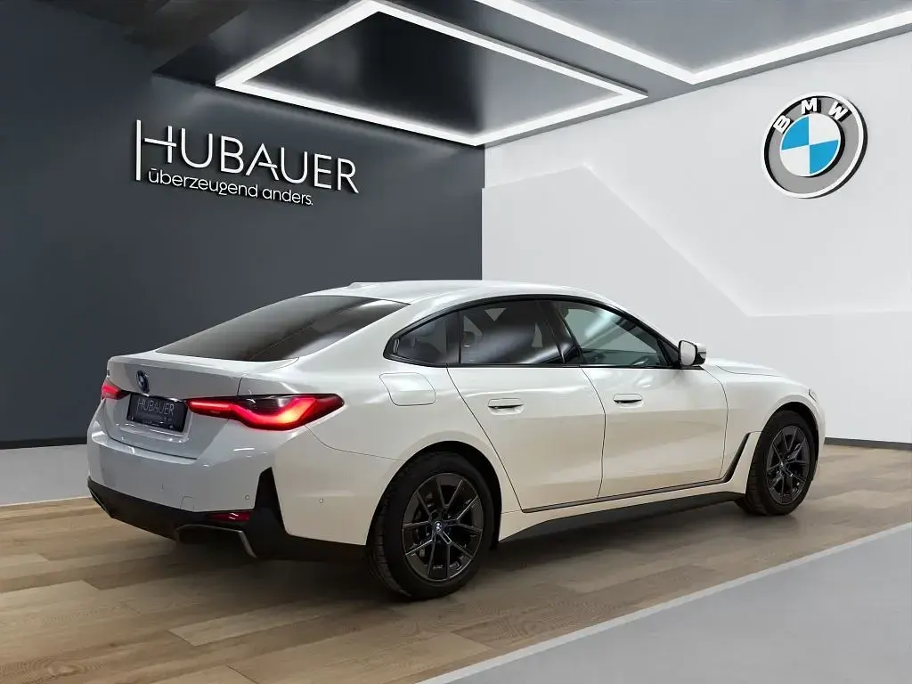 Używany BMW i4 210 kW (286 KM) 2023 Biały Sedan/Limuzyna