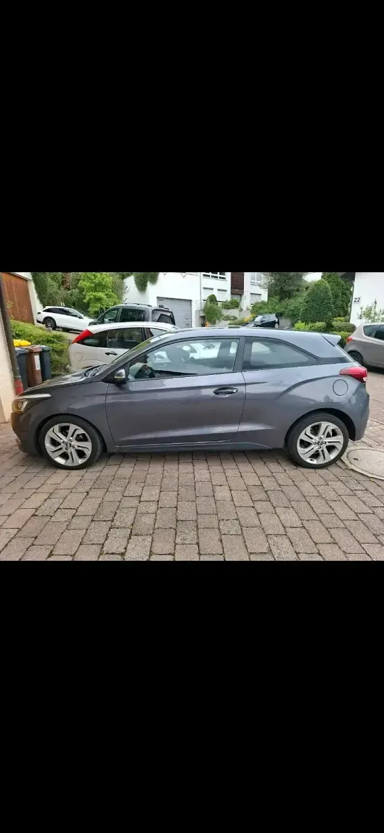 Gebraucht Hyundai i20 101 PS (74 kW) 2016 Grau Coupé