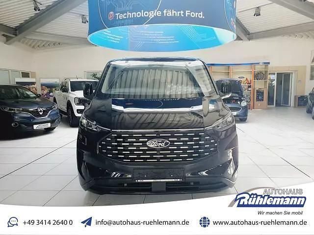 Neu Ford Tourneo Titanium 150 PS (110 kW) 2026 Artisan red Van / Kleinbus