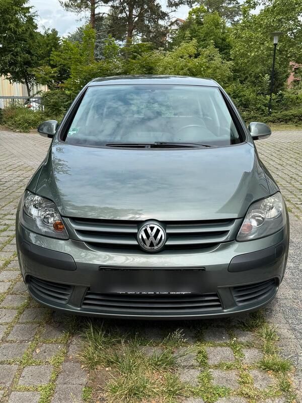 Grün Gebraucht 2006 VW Golf Plus Cross Van / Kleinbus | 5.299 € (Etwas zu teuer) - Bild 1/4