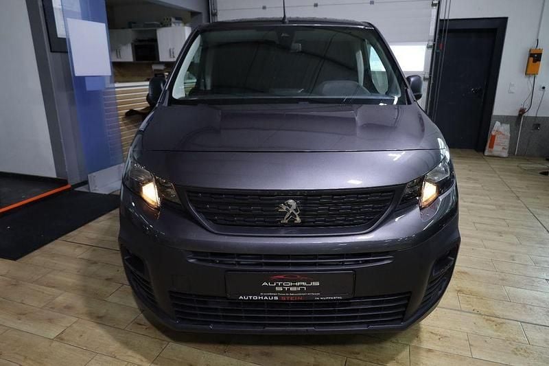Gebraucht Peugeot Partner Premium 131 PS (96 kW) 2021 Grau Van / Kleinbus