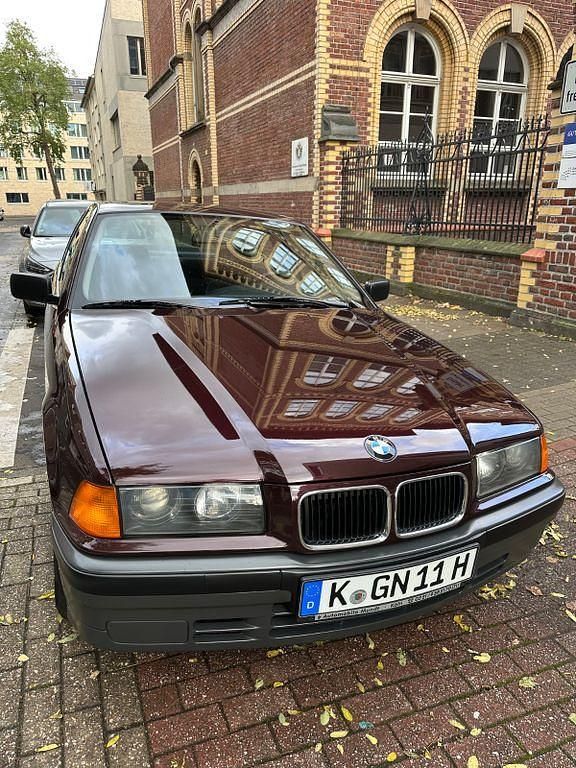 Rot Gebraucht 1993 BMW 316 Limousine | 6.500 € - Bild 1/4