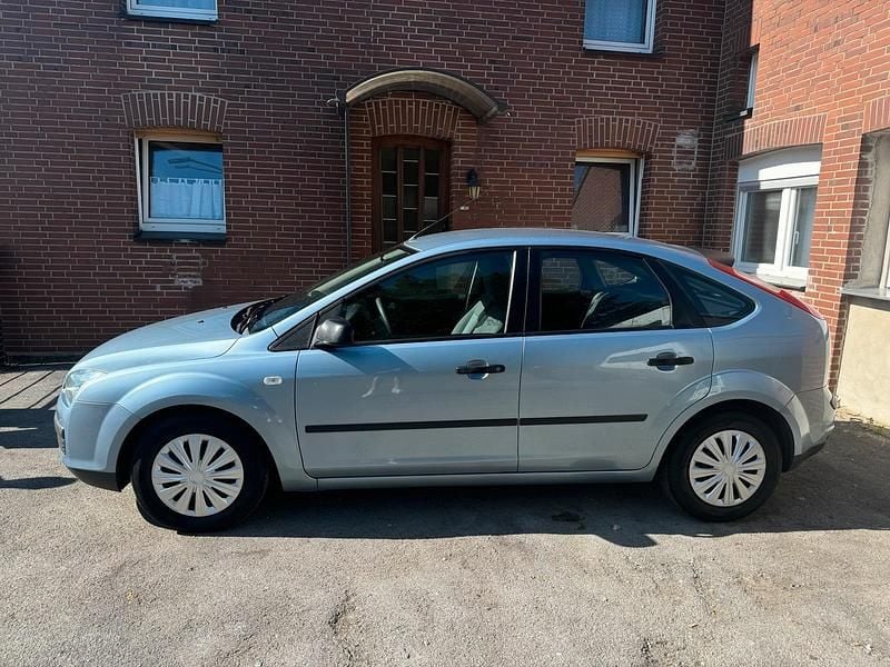 Gebraucht Ford Focus 125 PS (91 kW) 2006 Blau Coupé