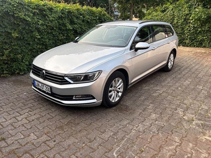 Silber Gebraucht 2017 VW Passat Comfortline Kombi | 12.450 € (Guter Preis) - Bild 1/4