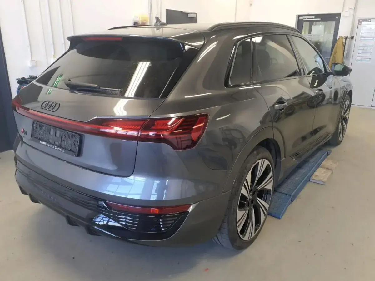 Gebraucht Audi Q8 e-tron S-Line 300 kW (408 PS) 2024 Grau SUV